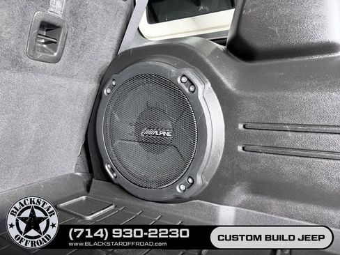 Used 2025 Jeep Wrangler Unlimited Rubicon AWD/4WD image 27