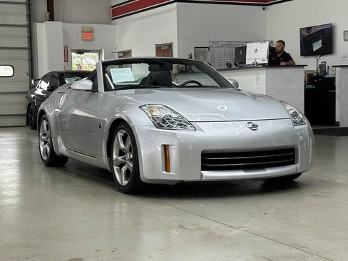 Used 2008 Nissan 350Z Grand Touring image 2