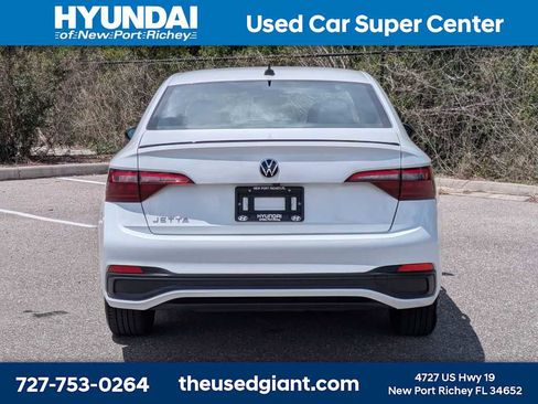 Used 2024 Volkswagen Jetta Sport FWD image 4