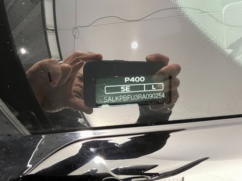 Used 2024 Land Rover Range Rover Long Wheelbase SE image 32