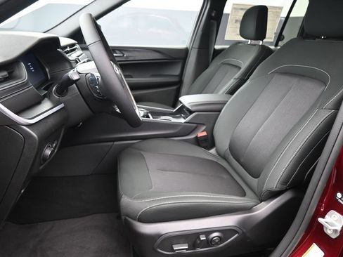 New 2025 Jeep Grand Cherokee Laredo X image 12