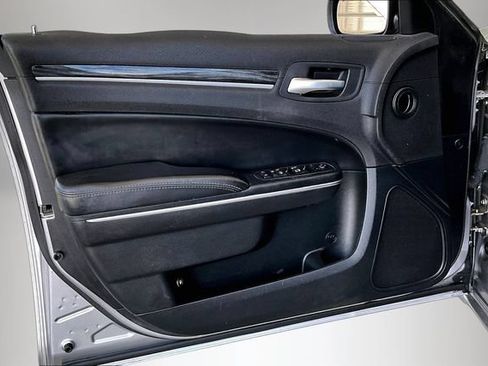 Used 2016 Chrysler 300 Limited RWD image 17
