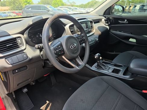 Used 2017 Kia Sorento FWD image 12
