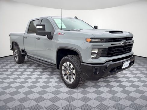 Used 2024 Chevrolet Silverado 2500 Custom w/ Custom Value Package AWD/4WD image 7