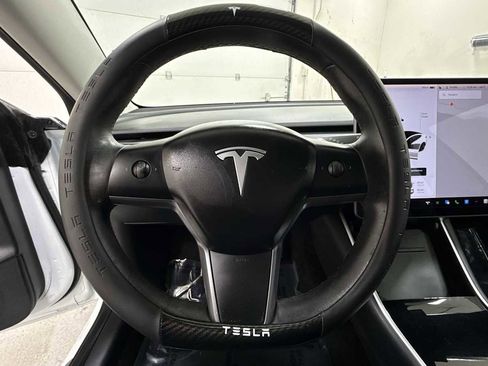 Used 2020 Tesla Model 3 Standard Range Plus image 16