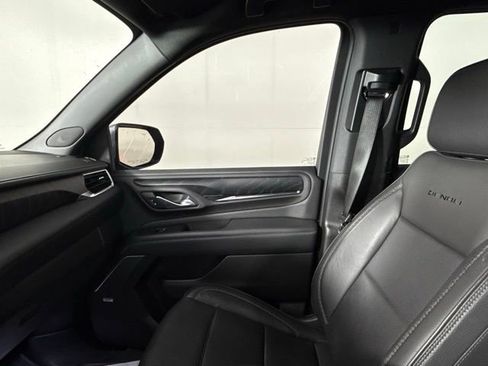 Used 2022 GMC Yukon XL Denali w/ Advanced Technology Package image 22