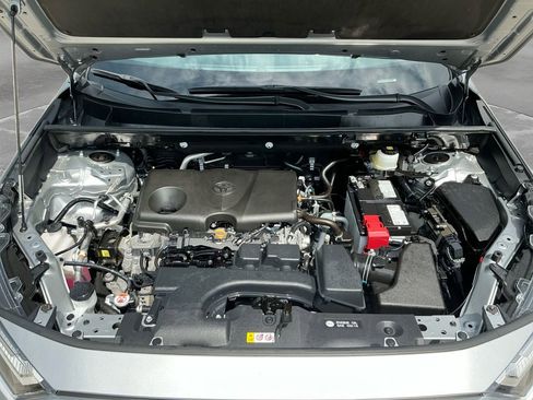 Used 2025 Toyota RAV4 XLE AWD/4WD image 18