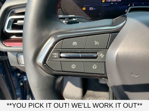 Used 2025 Chevrolet Traverse RS FWD image 16