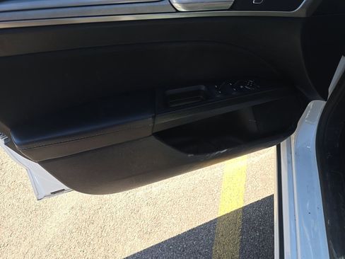 Used 2018 Ford Fusion SE FWD image 15