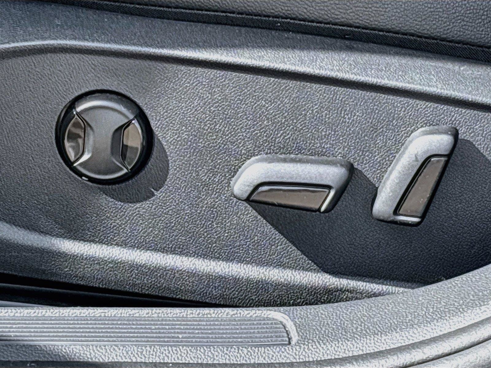 Used 2025 Volkswagen Jetta SE FWD image 22