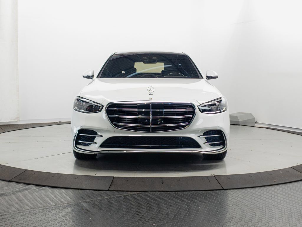 Used 2024 Mercedes-Benz S 580 4MATIC Sedan image 2
