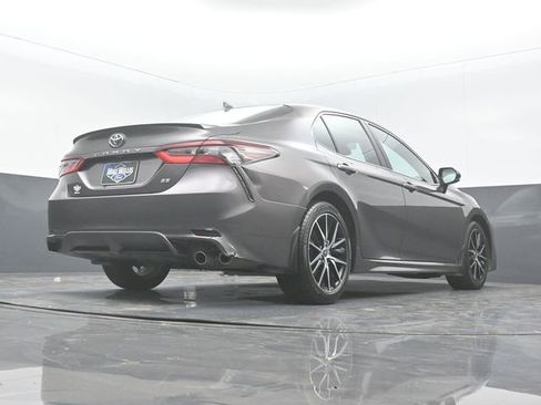 Used 2022 Toyota Camry SE image 23