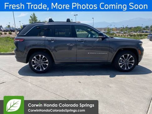 Used 2025 Jeep Grand Cherokee Overland w/ Luxury Tech Group IV AWD/4WD image 8