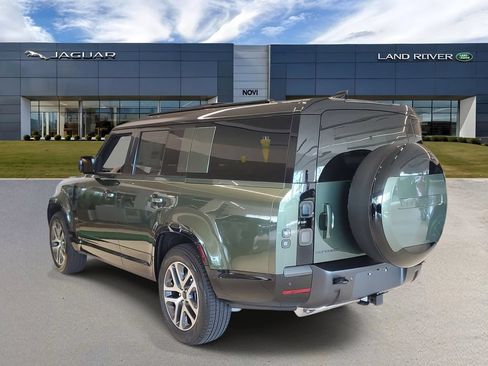 Used 2026 Land Rover Defender 130 X-Dynamic SE AWD/4WD image 4