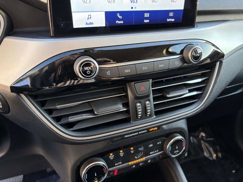 Certified 2022 Ford Escape SE w/ SE Sport Appearance Package image 23