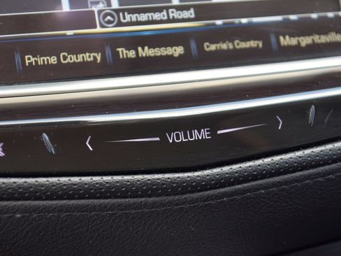 Used 2018 Cadillac XT5 Luxury w/ Driver Awareness Package FWD image 12