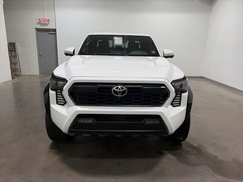 Used 2024 Toyota Tacoma TRD Off-Road w/ TRD Off Road Premium Package image 8