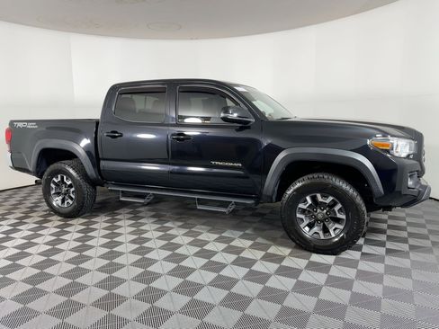 Used 2019 Toyota Tacoma TRD Off-Road image 6