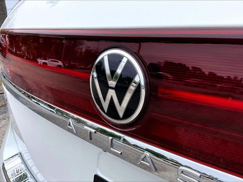 Used 2024 Volkswagen Atlas SEL Premium R-Line image 31