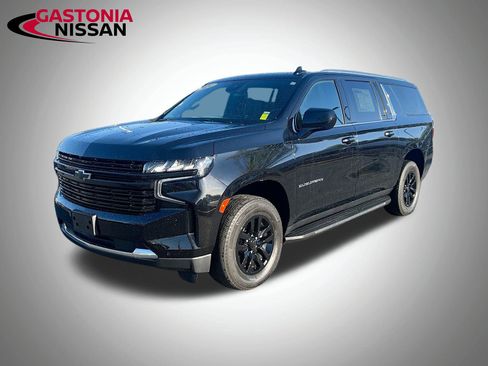 Used 2024 Chevrolet Suburban LT AWD/4WD image 3