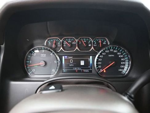 Used 2018 Chevrolet Suburban Premier AWD/4WD image 38