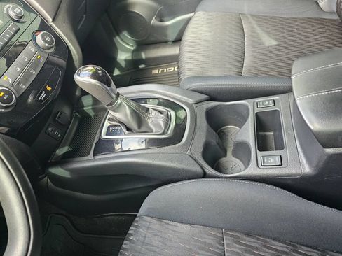 Used 2017 Nissan Rogue S AWD/4WD image 26