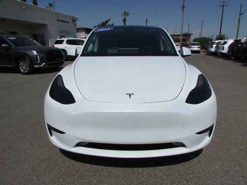 Used 2023 Tesla Model Y Long Range AWD/4WD image 3