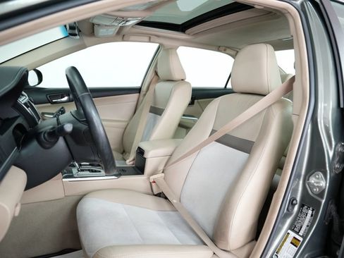 Used 2013 Toyota Camry XLE w/ Leather Pkg FWD image 46