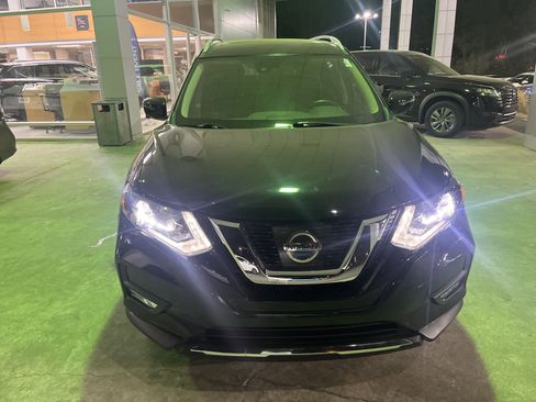 Used 2017 Nissan Rogue SL w/ SL Premium Package image 9