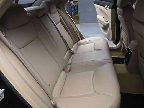 Used 2013 Chrysler 300 image 18