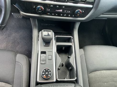 Used 2025 Nissan Pathfinder SV AWD/4WD image 11