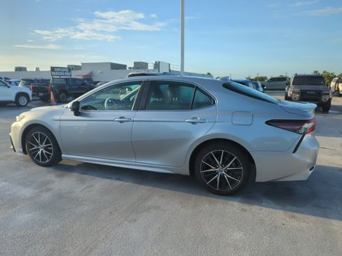 Used 2023 Toyota Camry SE FWD image 6