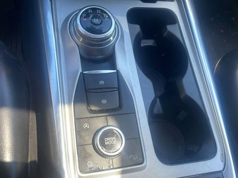 Used 2021 Ford Explorer XLT w/ Equipment Group 202A AWD/4WD image 18