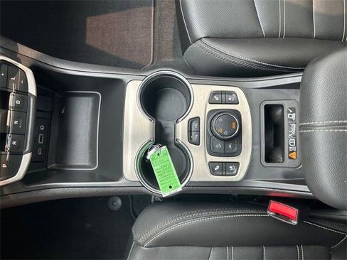 Used 2023 GMC Terrain Denali image 27