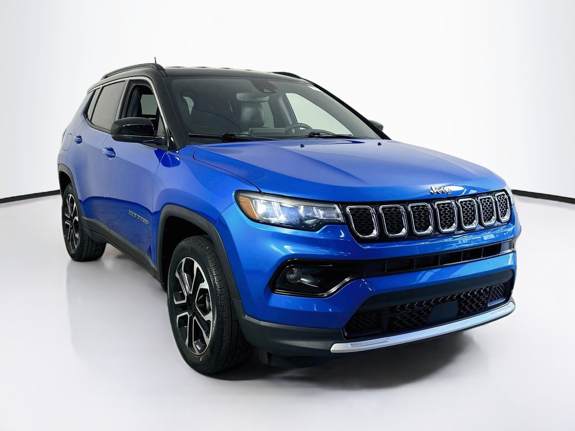 Used 2023 Jeep Compass Limited AWD/4WD image 3