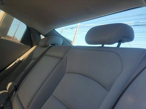 Used 2022 Chevrolet Malibu LT image 9