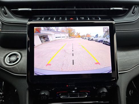 Used 2023 Jeep Grand Cherokee Limited image 53