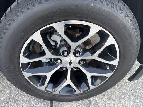 Used 2018 Chevrolet Tahoe LT image 9