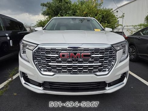 Used 2024 GMC Terrain Denali w/ Denali Premium Package AWD/4WD image 7