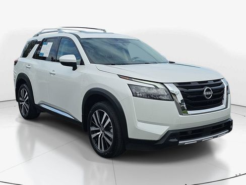 Used 2025 Nissan Pathfinder Platinum w/ Cargo Package FWD image 3