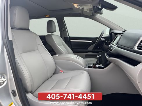Used 2019 Toyota Highlander XLE w/ Protection Package #3 AWD/4WD image 19