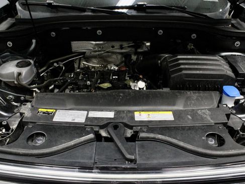 Used 2025 Volkswagen Atlas SE AWD/4WD image 17