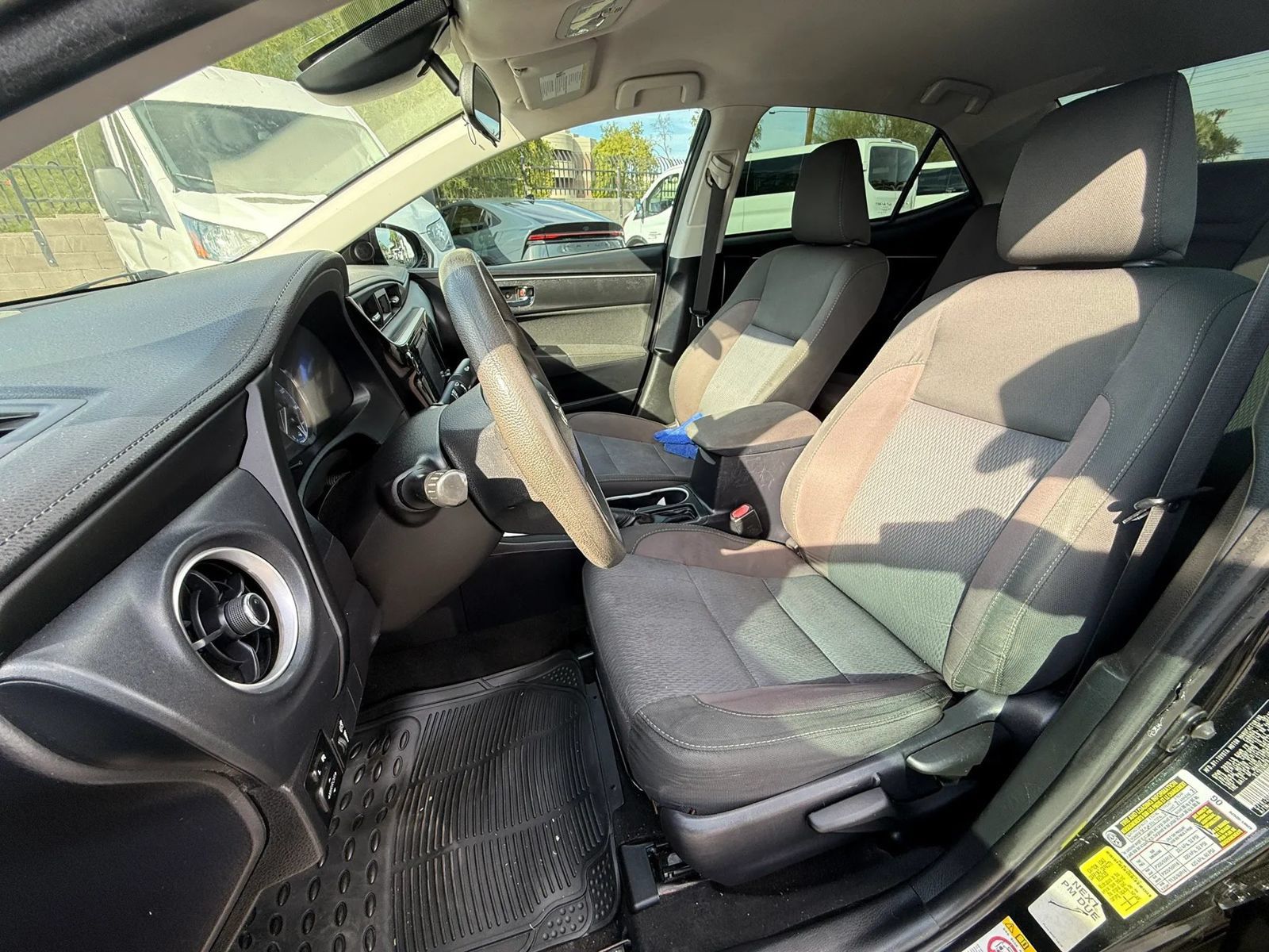 Used 2018 Toyota Corolla LE FWD image 9