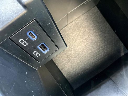 Used 2024 Toyota Sienna XLE image 22