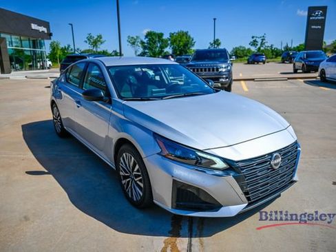 Used 2024 Nissan Altima 2.5 SV FWD image 7