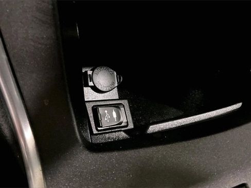 Used 2016 Toyota Camry SE image 32