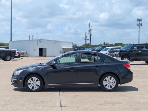 Used 2016 Chevrolet Cruze LS FWD image 9