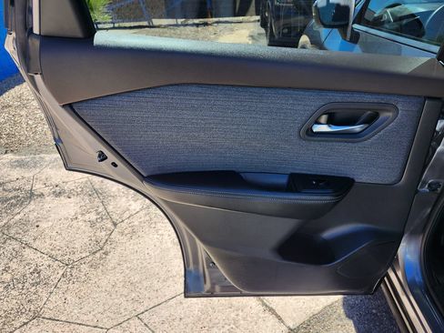 Used 2021 Nissan Rogue SV FWD image 16