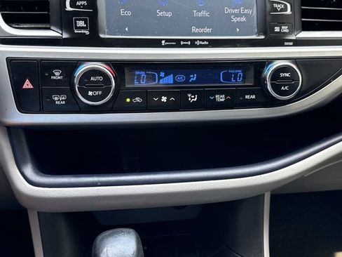 Used 2016 Toyota Highlander Limited FWD image 23