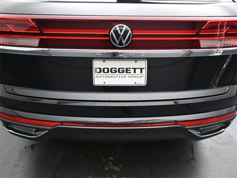 Certified 2024 Volkswagen Atlas Cross Sport SE w/ Adventure Package image 10